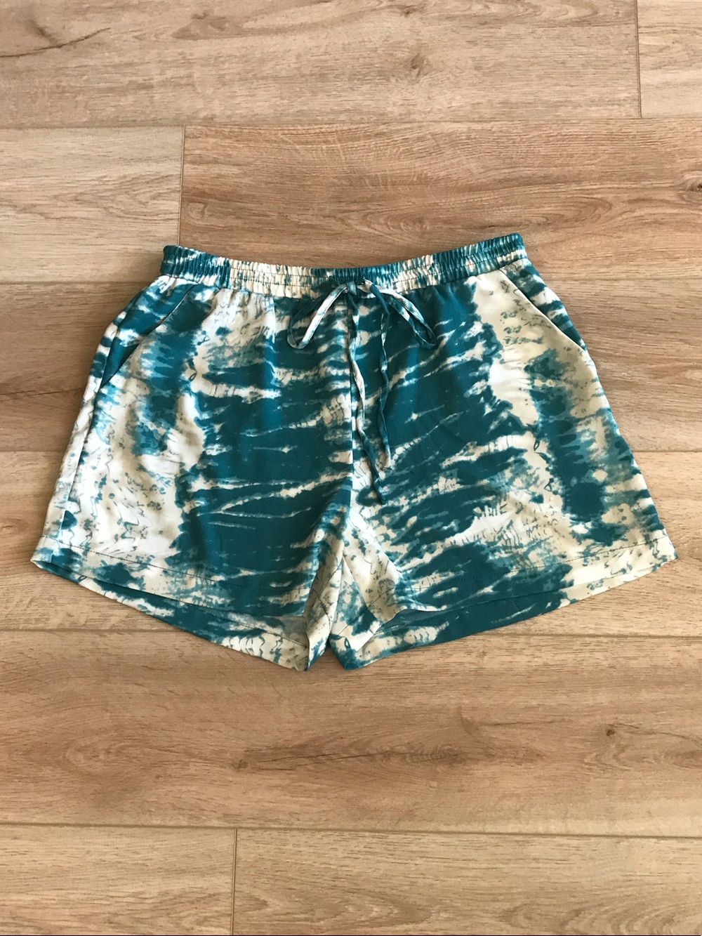 NWOT alice hope High-Waist Tie-Dye Shorts in Teal and Cream Size Small